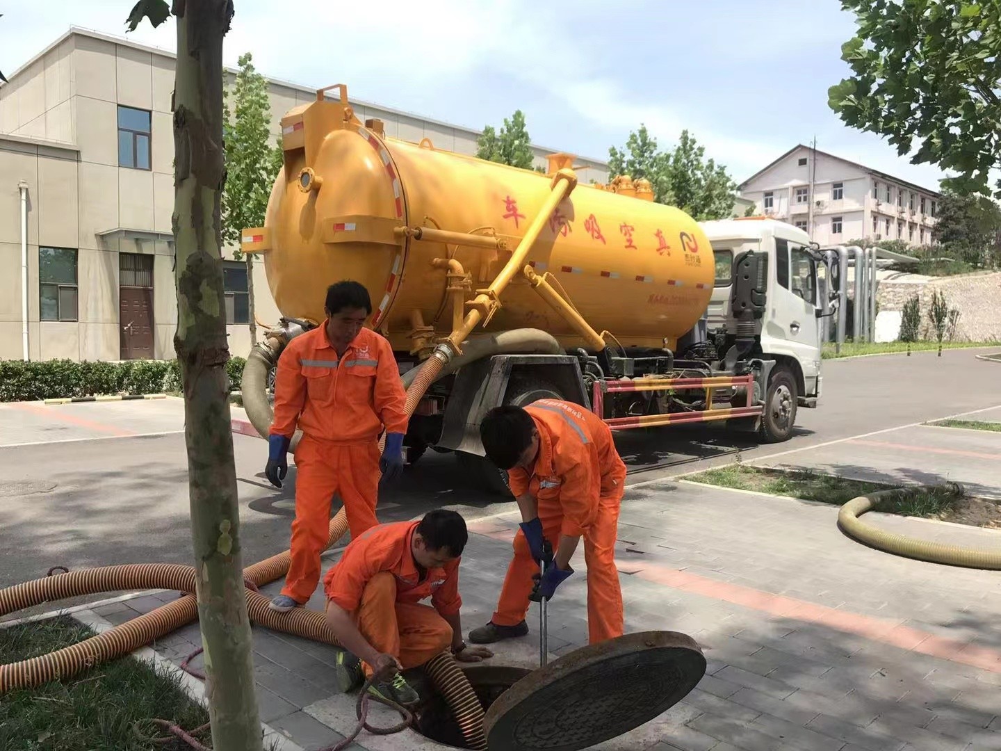 盐都化粪池清理与5-8吨吸粪车施工效率分析